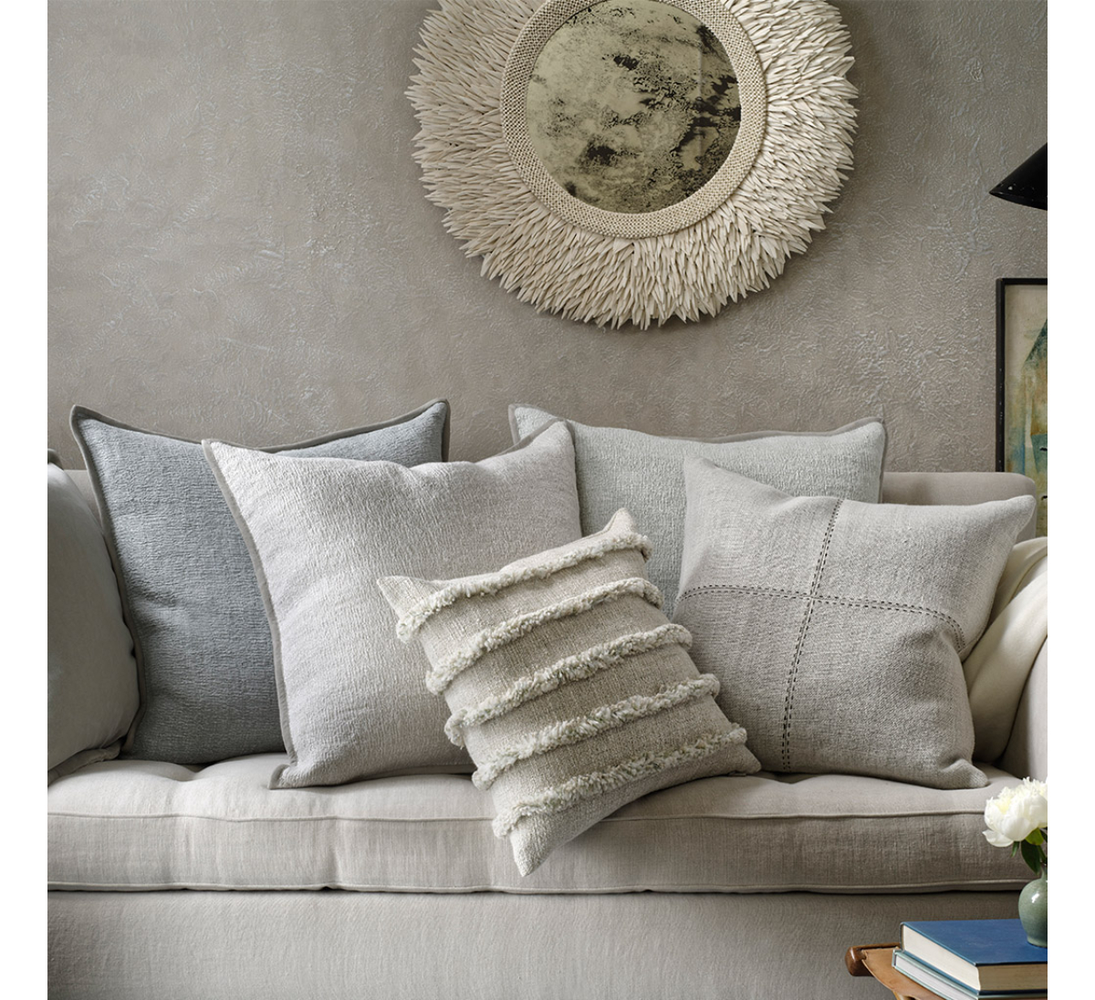 Подушка COBBLES Glass De Le Cuona, стоимость 37 056 руб.  Фотография 1